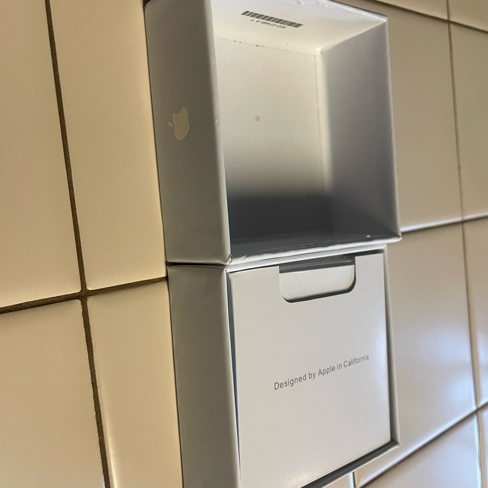 Apple AirPods 4 (ANC)
opened once, in perfect condition